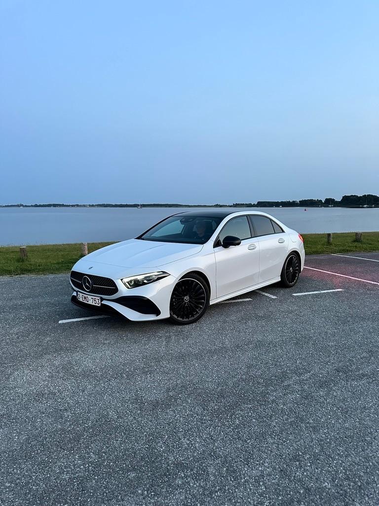 Mercedes A-Klasse 180 AMG-Line Sedan, Autos, Mercedes-Benz, Particulier, Classe A, Caméra 360°, ABS, Caméra de recul, Phares directionnels