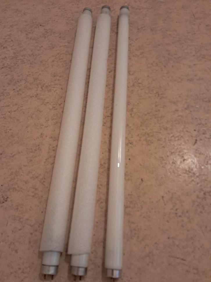 Trois (3) Tubes fluorescent (Néon) de 60 cm., Maison & Meubles, Lampes | Lampes en vrac, Ampoule, Enlèvement