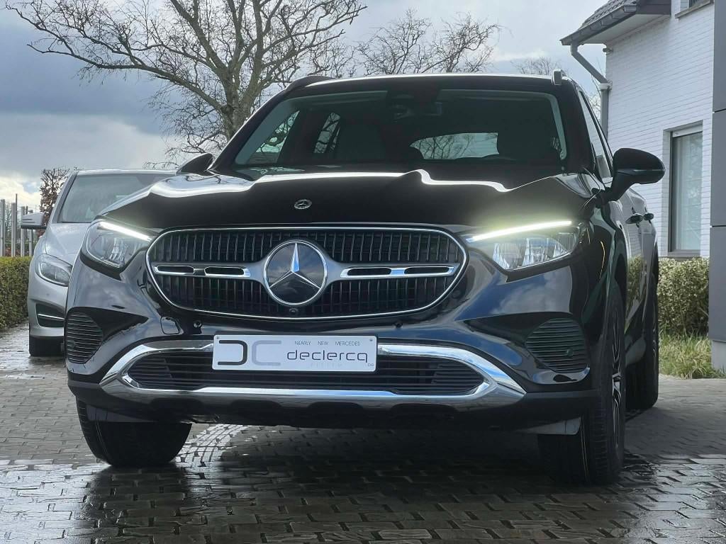 Mercedes GLC 200 4M Avantgarde 2024 camera 18"velgen, Auto's, Automaat, 164 g/km, Leder en Stof, Zwart