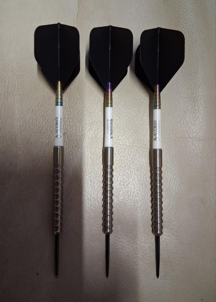 Red dragon javelin 24g, Sport en Fitness, Darts, Ophalen, Zo goed als nieuw, Flights