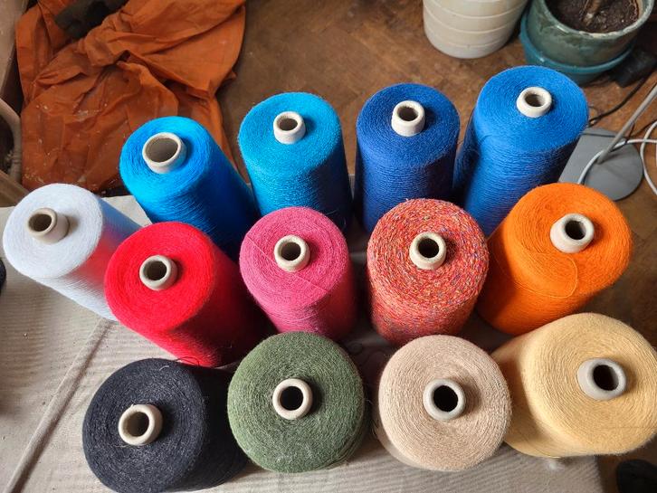 Bobines marque Fairfield Yarns Coton peigné England, Hobby & Loisirs créatifs, Couture & Fournitures, Comme neuf, Fil ou Aiguille(s)