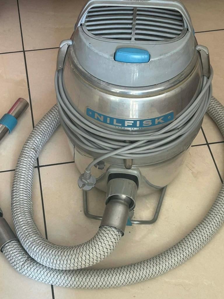 Nilfisk GS 80 stofzuiger met accessoires, Gebruikt, Stofzuiger, Minder dan 1200 watt, Ophalen
