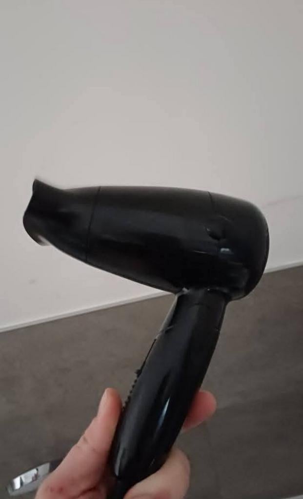 Reishaardroger, Elektronische apparatuur, Ophalen