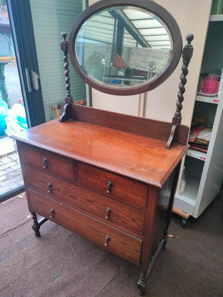 Oud kastje met spiegel, Ophalen