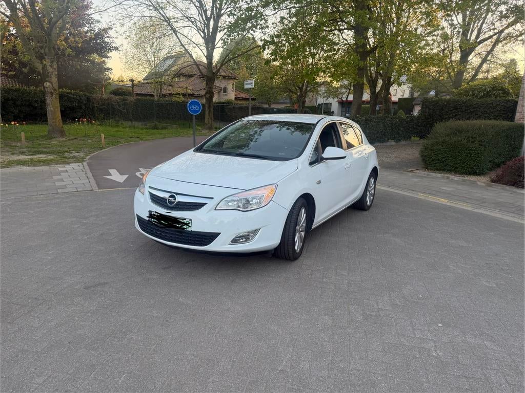 Opel astra 1.4 benzine 2012 130.000 km airco navi 2 slutel, Auto's, Euro 5, Berline, Particulier, Astra