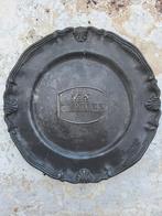 Assiette 94 % étain, Enlèvement