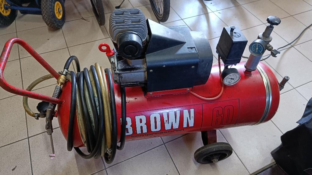 Brown compressor 60L, Doe-het-zelf en Bouw, Compressors, Ophalen, Gebruikt