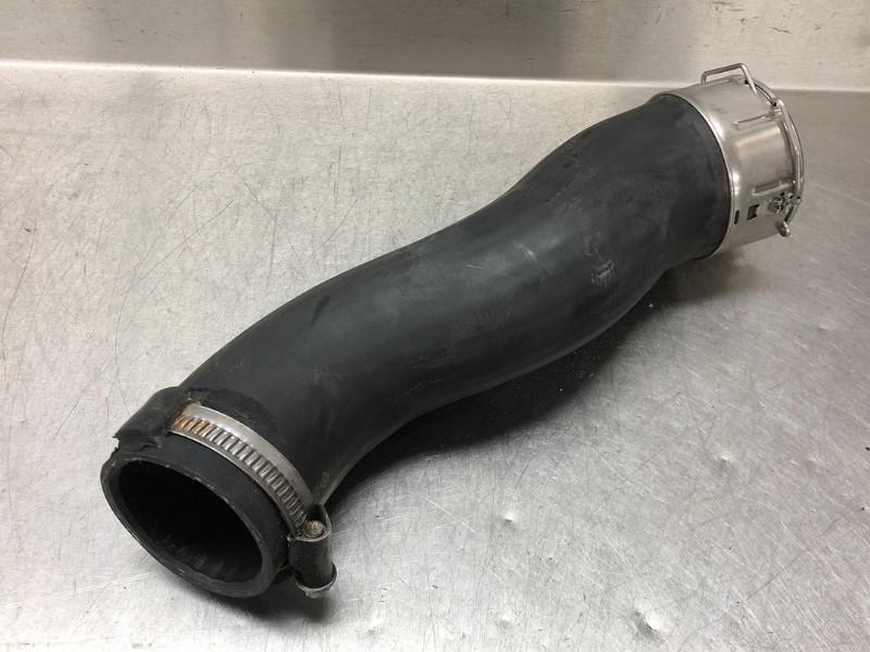 INTERCOOLER SLANG Kia Stonic (YB) (01-2017/-) (|2827307300|), Auto-onderdelen, Gebruikt, Kia