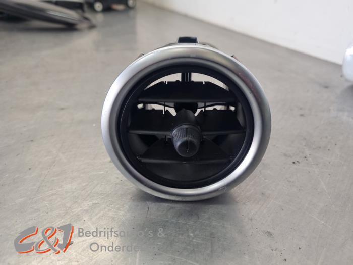 Grille aération tableau de bord d'un Mercedes Vito, Autos : Pièces & Accessoires, Tableau de bord & Interrupteurs, Mercedes-Benz