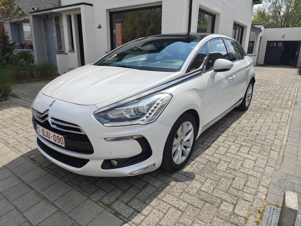 DS5 2.0 HDi SoChic, Autos, Citroën, 100 kW, Achat, Capteur de stationnement, Noir