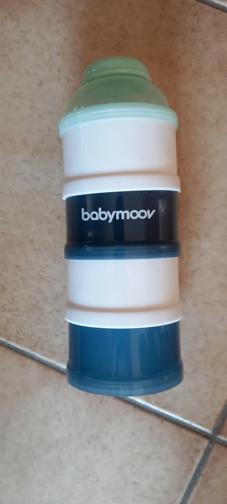 Babymoov melkpoederdoseerder 4 compartimenten en schenktuit, Ophalen of Verzenden, Zo goed als nieuw, Overige typen
