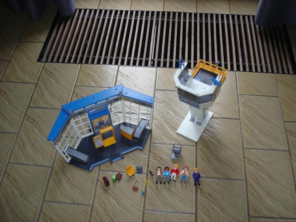 Playmobil luchthaven, Kinderen en Baby's, Speelgoed | Playmobil, Ophalen of Verzenden, Zo goed als nieuw, Complete set