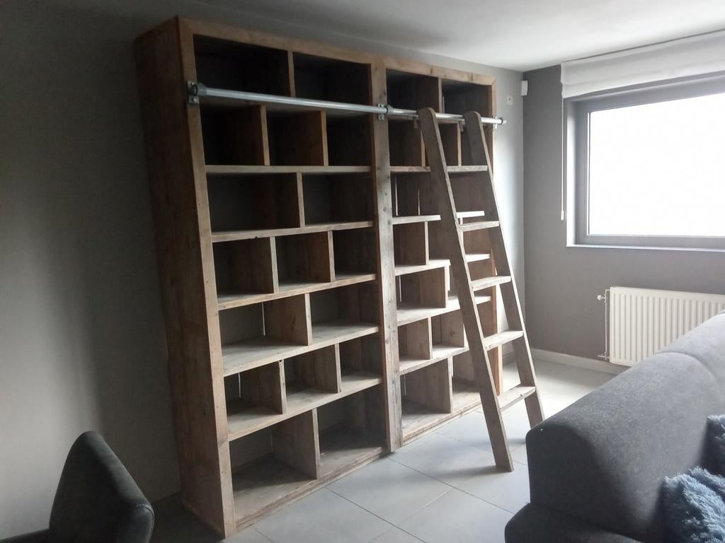 Gratis steigerhouten boekenrek met ladder, Huis en Inrichting, Kasten | Boekenkasten, Ophalen