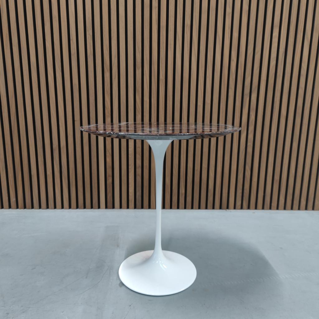 Knoll Saarinen Low Table - Bijzettafel Rosso Rubino ø 51 cm, Antiek en Kunst, Ophalen of Verzenden