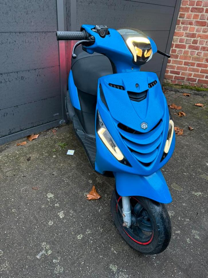 Zip iget start en rijdt goed a klasse, Fietsen en Brommers, Scooters | Piaggio, Zo goed als nieuw, Zip, Ophalen