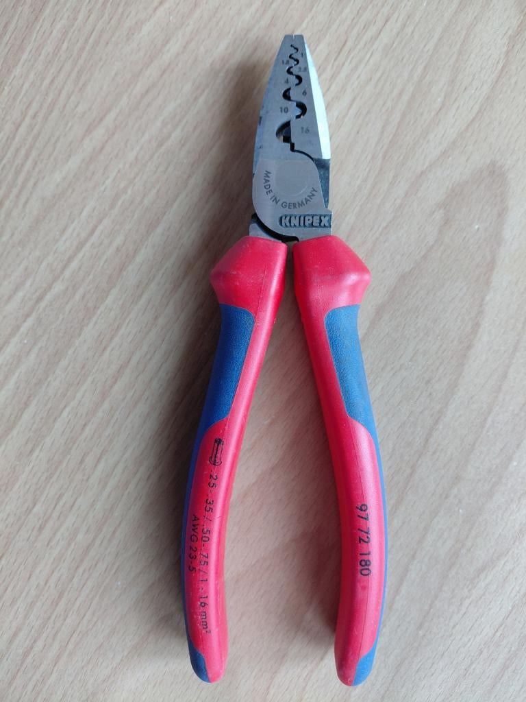 Zeer mooi knipex pakket ( compressie en eindaderhuls tang  ), Ophalen