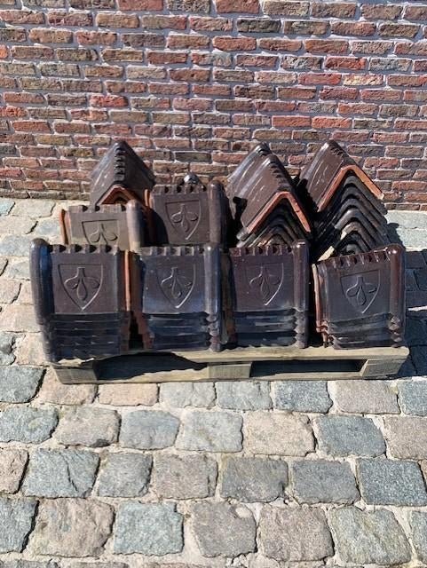 Antieke kerkvorsten met schild zwart 68 stuks, Ophalen, Gebruikt, Steen of Klei, Zwart