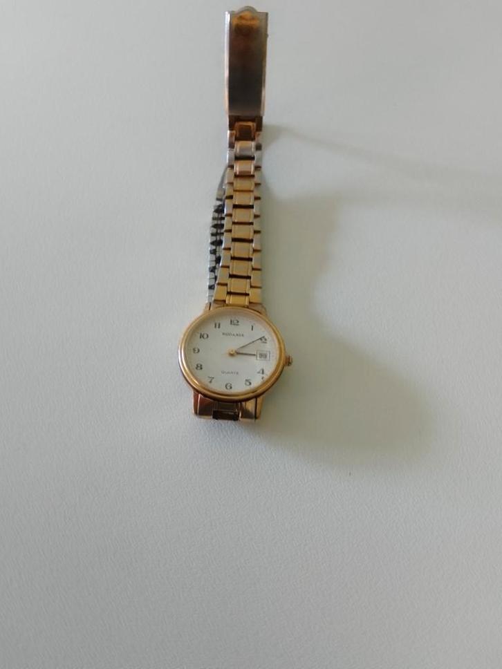 Mooi goud kleurig uurwerk jong en sportief merk Rodania 35 e, Handtassen en Accessoires, Horloges | Antiek, Goud, Ophalen