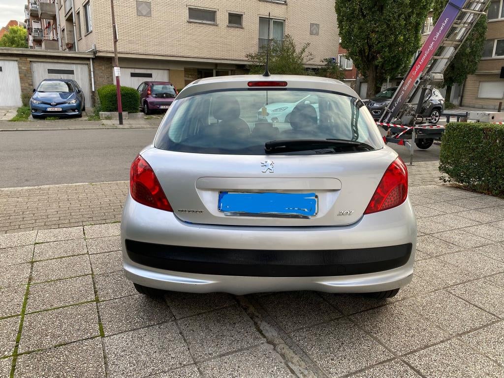 Peugeot 1.4 Essence . avec clima 5 portes euro 4 lez ok 2030, Auto's, Testrit aan huis, Automatische klimaatregeling, Bedrijf