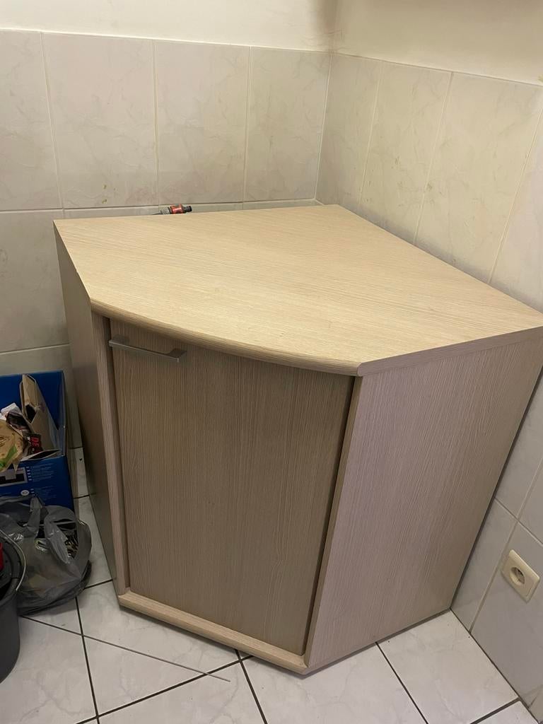 Armoire d'angle en bois clair avec porte, Maison & Meubles, Armoires | Armoires à porte coulissante & Armoires à archives, Comme neuf