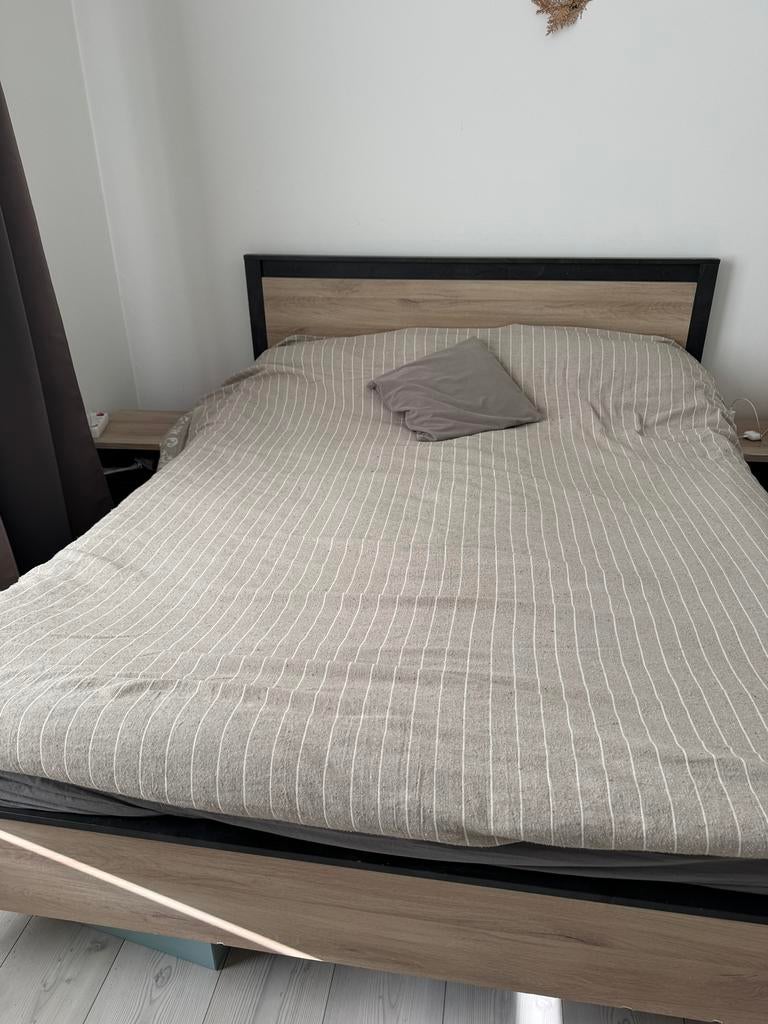 slaapkamerbed en twee nachtkastjes, Huis en Inrichting, Ophalen, Zo goed als nieuw