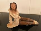 Beeldje zittende vrouw, Ophalen of Verzenden, Zo goed als nieuw, Mens