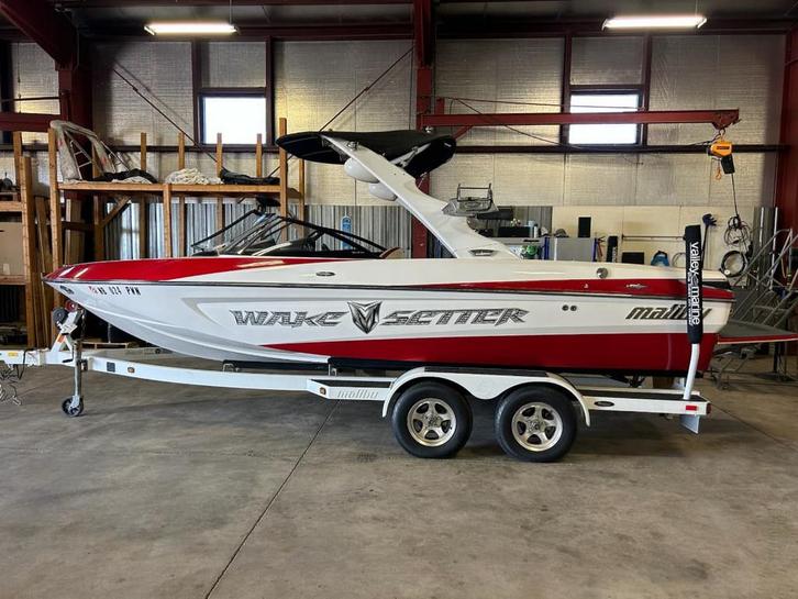 Malibu 23 VLX, Watersport en Boten, Speedboten, Zo goed als nieuw, 6 meter of meer, Benzine, 200 pk of meer, Polyester, Binnenboordmotor