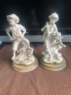 2 mooie beelden op houten sokkel, Enlèvement