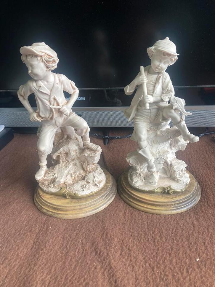 2 mooie beelden op houten sokkel, Antiek en Kunst, Kunst | Beelden en Houtsnijwerken, Ophalen