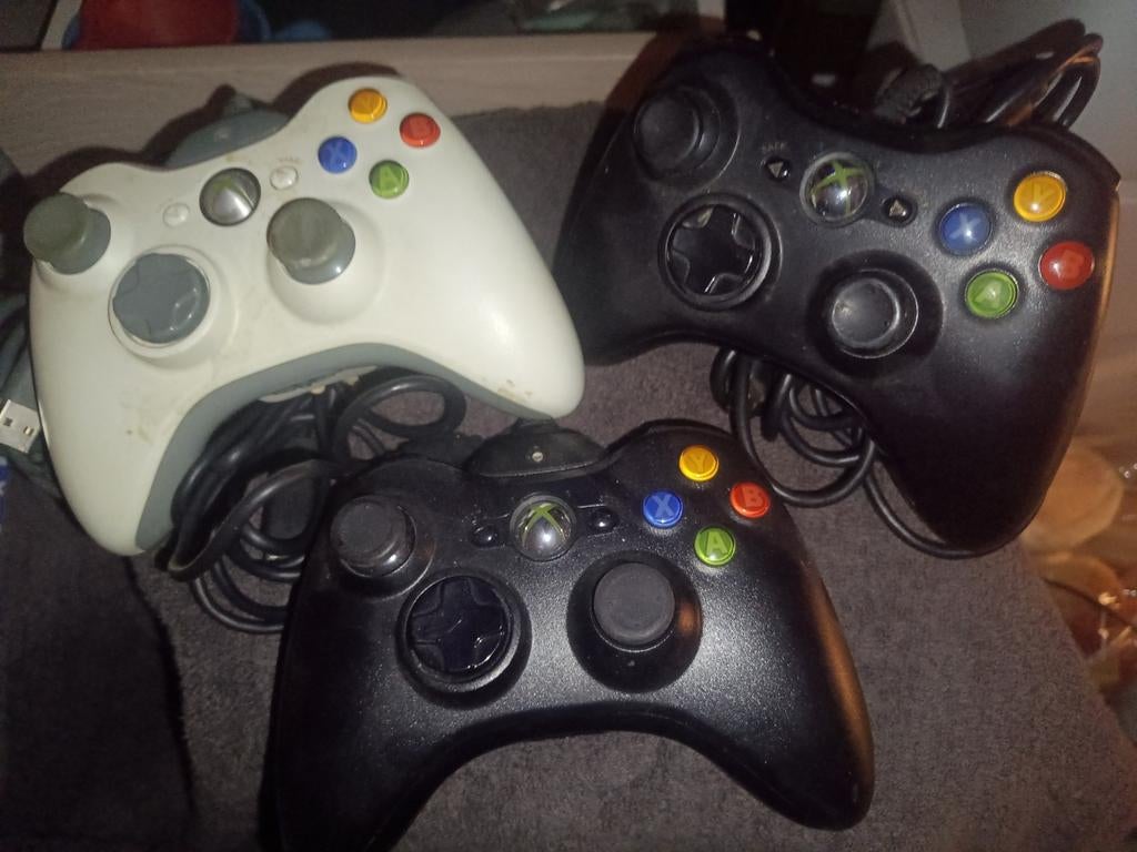 Xbox 360 controller wired x3 stuks op voorraad, Games en Spelcomputers, Spelcomputers | Xbox | Accessoires, Ophalen of Verzenden
