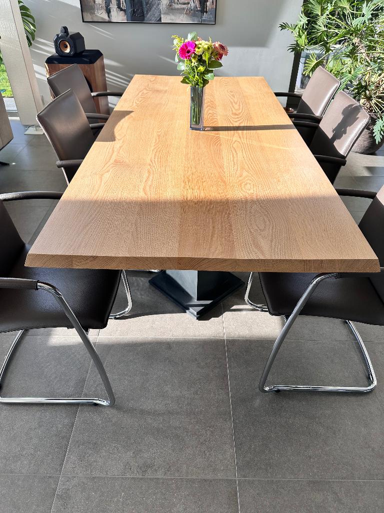Living tafel modern massief eik met centrale steunen, Ophalen, Zo goed als nieuw, Eikenhout