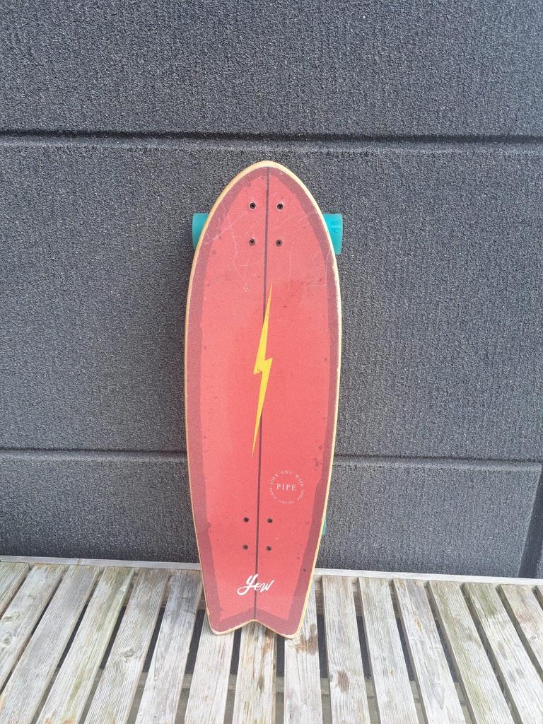 YOW Surf Pipe 32" red rails, Sports & Fitness, Skateboard, Enlèvement, Comme neuf, Waveboard