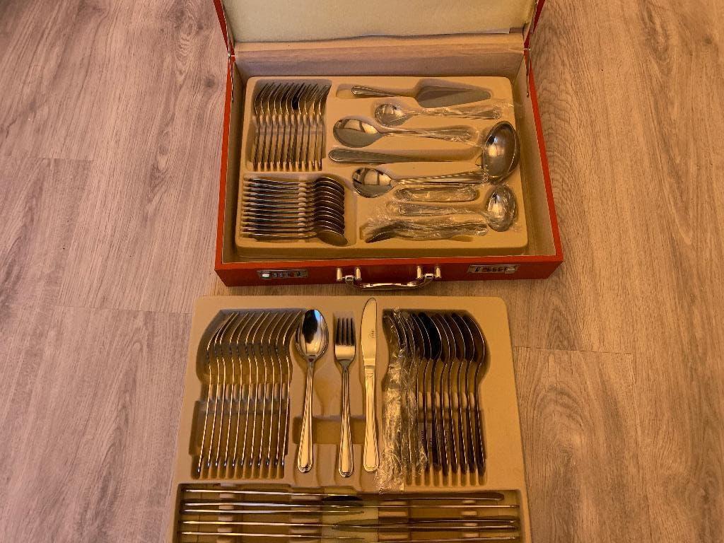 Bestek koffer, Huis en Inrichting, Keuken | Bestek, Ophalen of Verzenden, Zo goed als nieuw, Bestekset