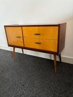 Charmant 1950s klein teak / ash fineer model kastje, Ophalen