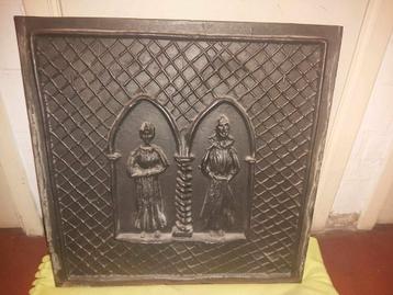 ANTIEKE DECORATIEVE MASSIEF GIETIJZEREN BOOGBOVEN KAMINPLAT beschikbaar voor biedingen