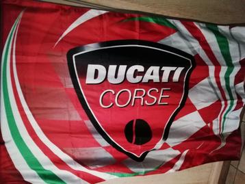 Drapeau DUCATI disponible aux enchères