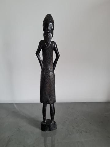 beeld van Afrikaanse man in ebbenhout beschikbaar voor biedingen