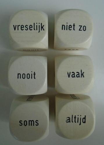 DOBBELSTEEN, DOBBELSTENEN MET TEKST 7 stuks NIEUW beschikbaar voor biedingen