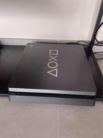 ps4 met 2 controllers en alle kabels! beschikbaar voor biedingen