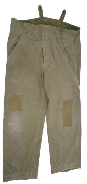 Pantalon Afrique allemand WW2 dans un état très utilisé