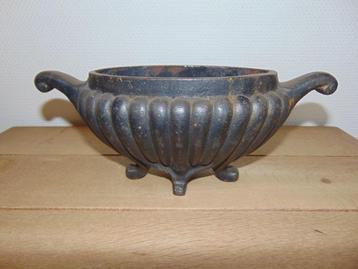 Brocante bloempot in gietijzer 28 cm beschikbaar voor biedingen