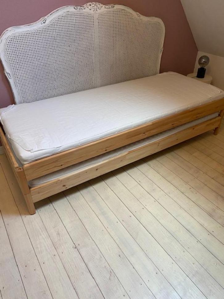 IKEA : Stapelbaar bed met 2 matrassen, Huis en Inrichting, Slaapkamer | Bedden, Zo goed als nieuw, Eenpersoons, 80 cm, 200 cm