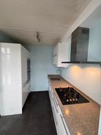 Neat Straight Kitchen blanc brillant + équipement démonté, Maison & Meubles, Cuisine | Cuisines complètes, Enlèvement ou Envoi