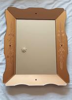 Miroir italien rosé décor floral gravé, Antiquités & Art, Enlèvement, Autres formes, 50 à 100 cm, Moins de 100 cm