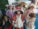 Set porseleinen poppen op staanders, Verzamelen, Poppen, Ophalen of Verzenden, Kleertjes