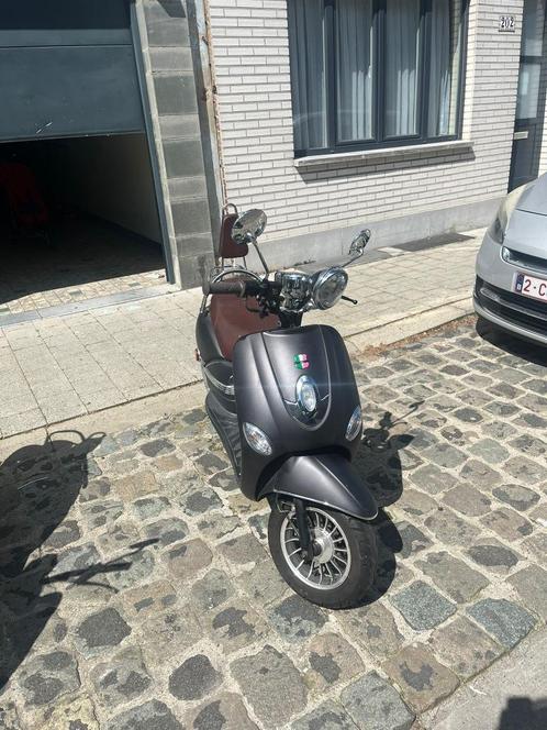 scooter B klasse 50 cc (nieuwstaat!), Motos, Motos | Marques Autre, Particulier, Scooter, jusqu'à 11 kW, 2 cylindres, Enlèvement