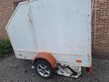 Dichte aanhangwagen opmaker  beschikbaar voor biedingen