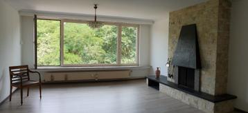 Klassevol appartement met drie slaapkamers en parkzicht beschikbaar voor biedingen