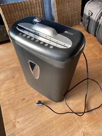 papierversnipperaar shredder AmazonBasics 8 vellen beschikbaar voor biedingen
