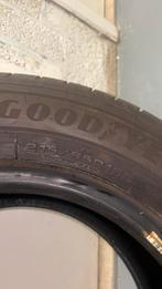 100€ Twee banden 215/65R16C 109/107 T Dot 0825, Auto-onderdelen, Banden en Velgen, Ophalen, Band(en)
